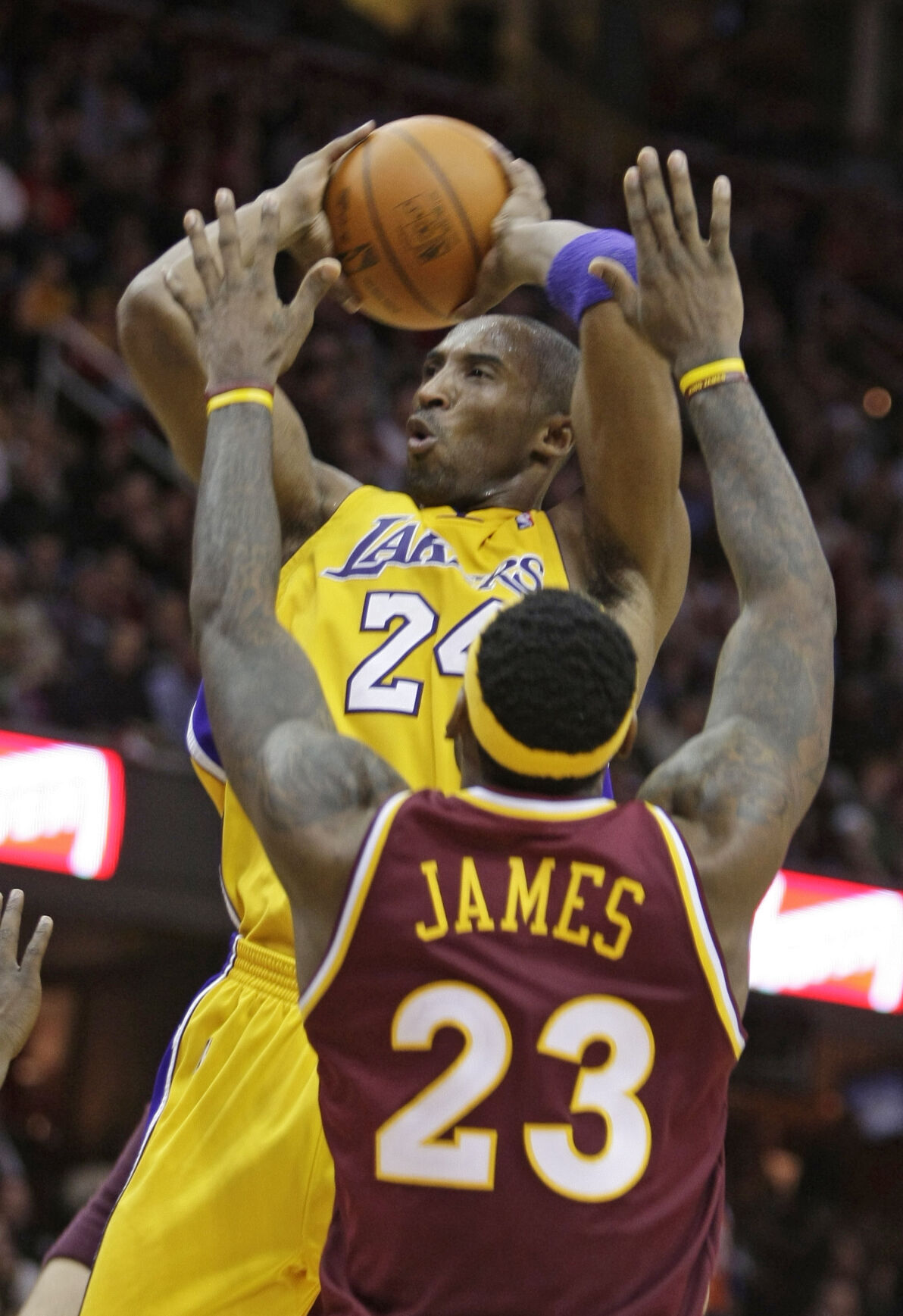 2010: Kobe Bryant becomes 15th player in NBA history to reach 25,000 career points